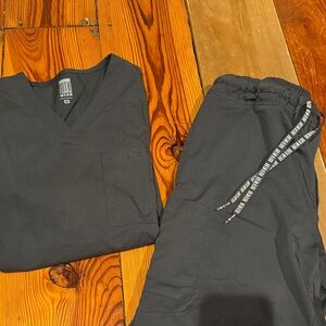 Men's grey Roth Wear Scrubs set